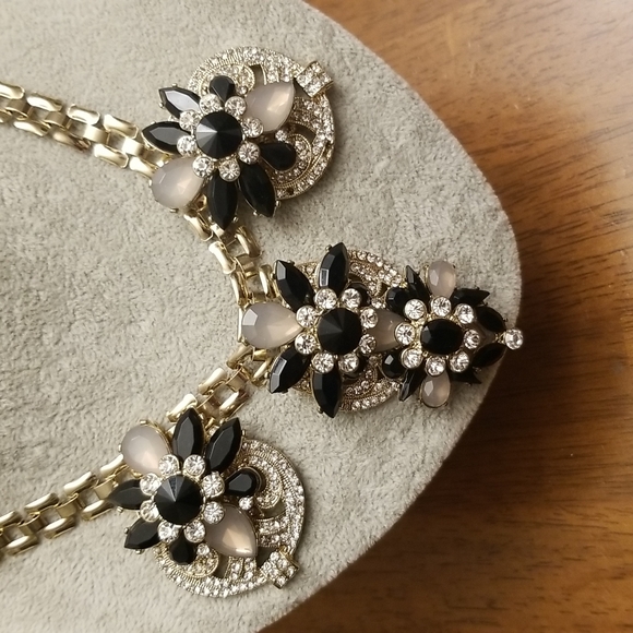 Beautiful. Statement. Necklace - Picture 2 of 8